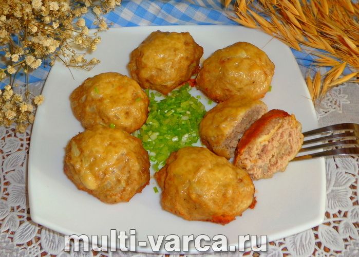 Запечені котлети в мультиварці