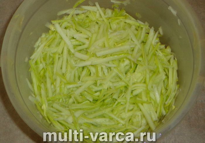 Запіканка з кабачків із фаршем у мультиварці