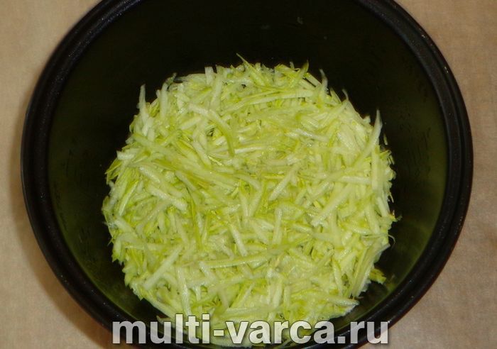 Запіканка з кабачків із фаршем у мультиварці
