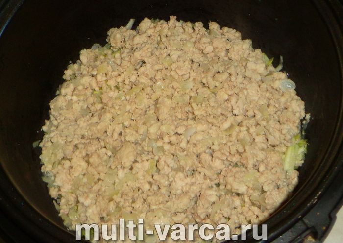 Запіканка з кабачків із фаршем у мультиварці