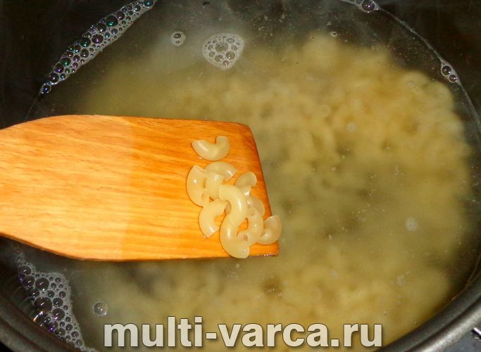 Запіканка з макаронів з ковбасою в мультиварці