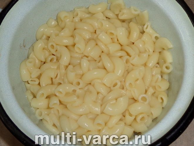 Запіканка з макаронів з ковбасою в мультиварці