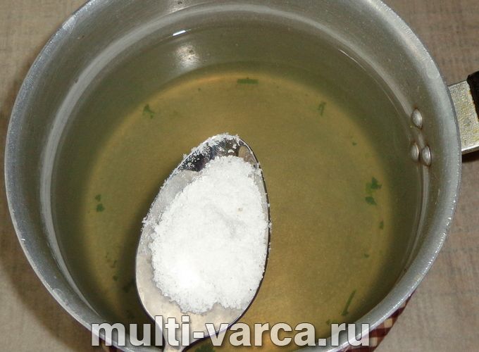 Зелені помідори з часником на зиму