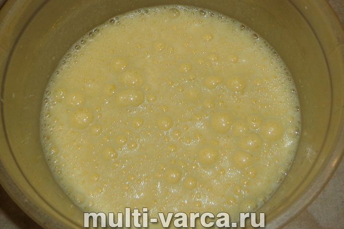 Бісквіт із ягодами в мультиварці