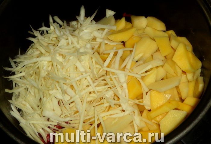 Борщ на бульйоні в мультиварці