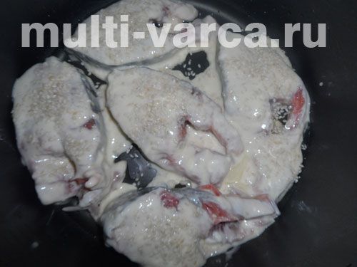 Червона риба в сирному клярі з кунжутом