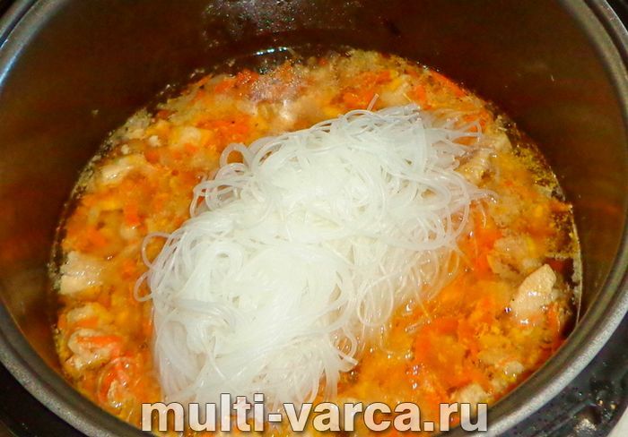 Фунчоза з куркою в мультиварці
