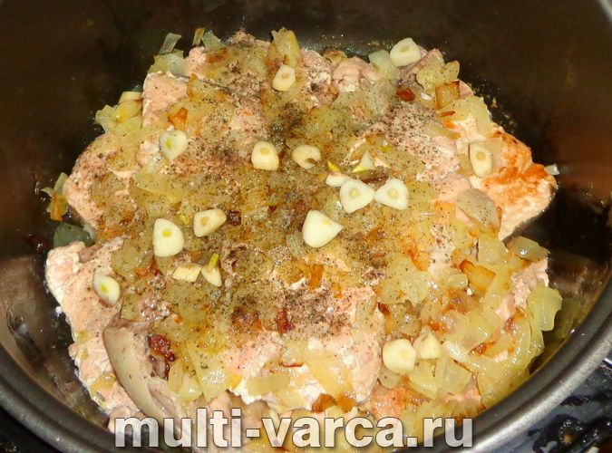 Горбуша у вершковому соусі в мультиварці