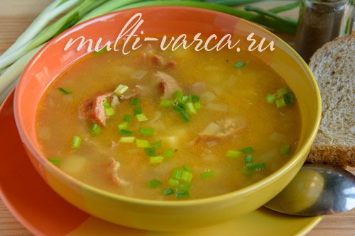 Гороховий суп із копченими реберцями