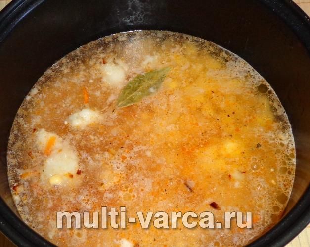 Гороховий суп із тушонкою в мультиварці