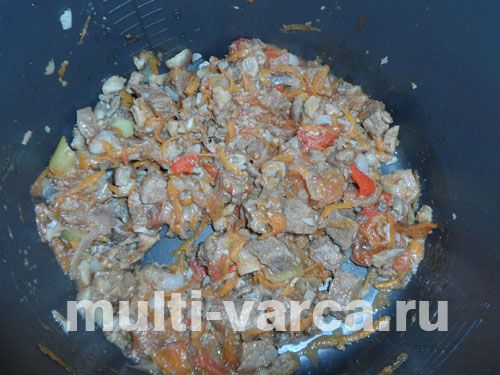 Гуляш із м'ясом і грибами