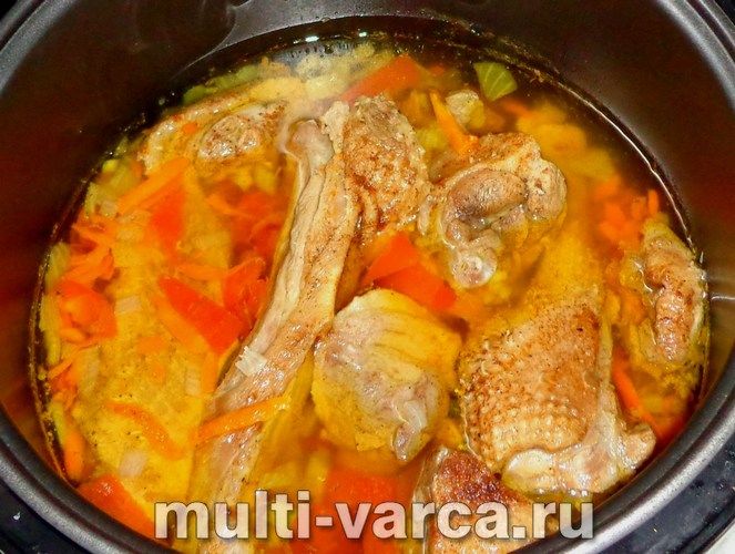 Гуска з овочами в мультиварці