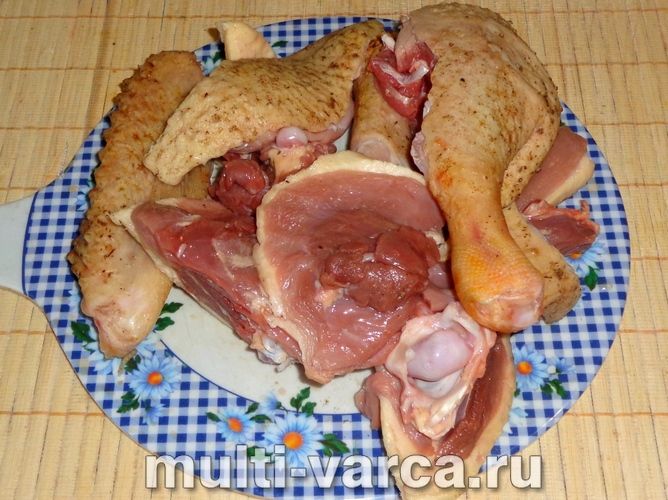 Гуска з овочами в мультиварці