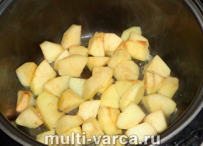 Індичка з яблуками в мультиварці