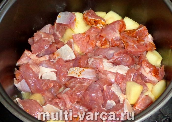 Індичка з яблуками в мультиварці
