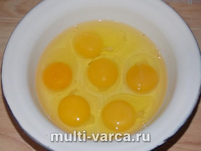 Яєчня з горошком і соєвим соусом
