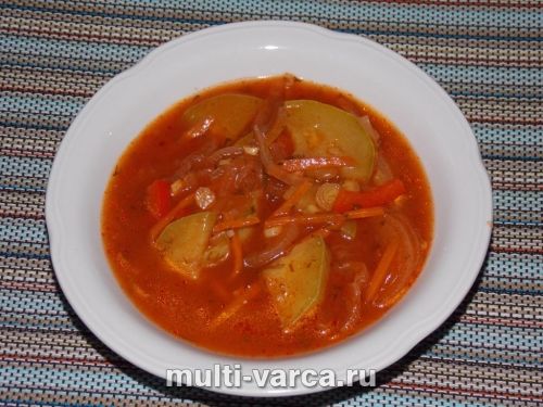 Кабачки в томатному соусі з овочами