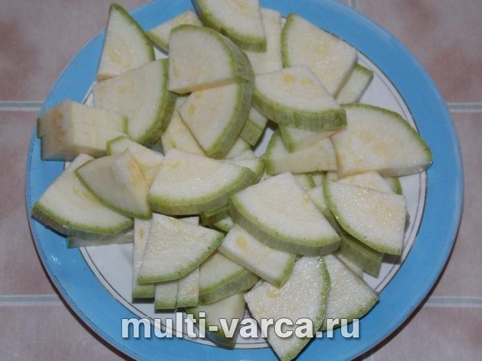 Кабачки в томатному соусі з овочами