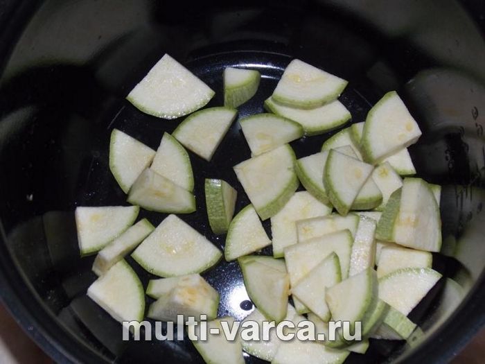 Кабачки в томатному соусі з овочами