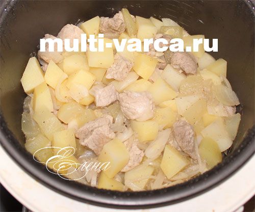 Кабачки з картоплею і м'ясом у мультиварці
