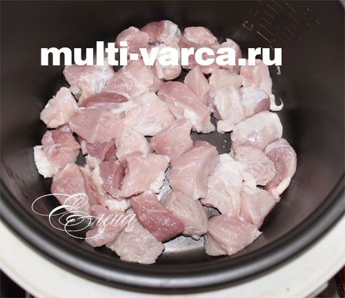 Кабачки з картоплею і м'ясом у мультиварці