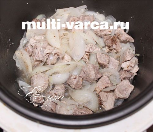 Кабачки з картоплею і м'ясом у мультиварці