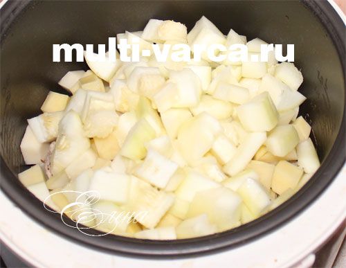 Кабачки з картоплею і м'ясом у мультиварці