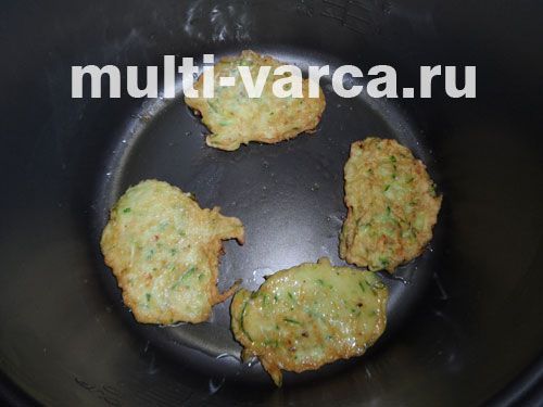 Кабачкові оладки з часником, майонезом і карі