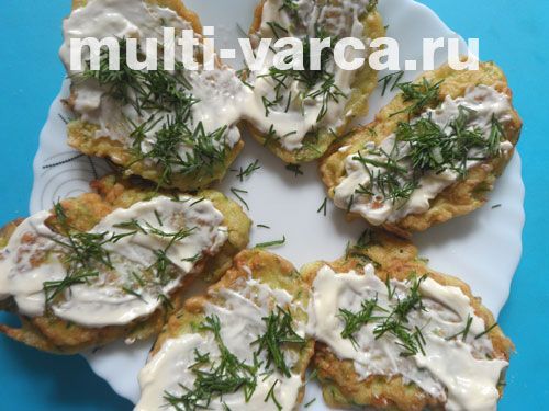 Кабачкові оладки з часником, майонезом і карі