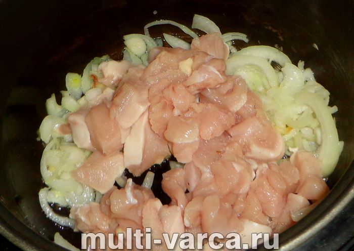 Картопля з курячим філе в мультиварці