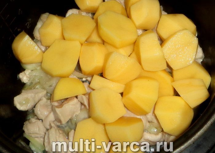 Картопля з курячим філе в мультиварці