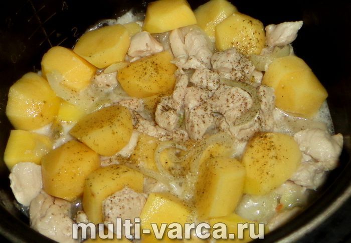 Картопля з курячим філе в мультиварці