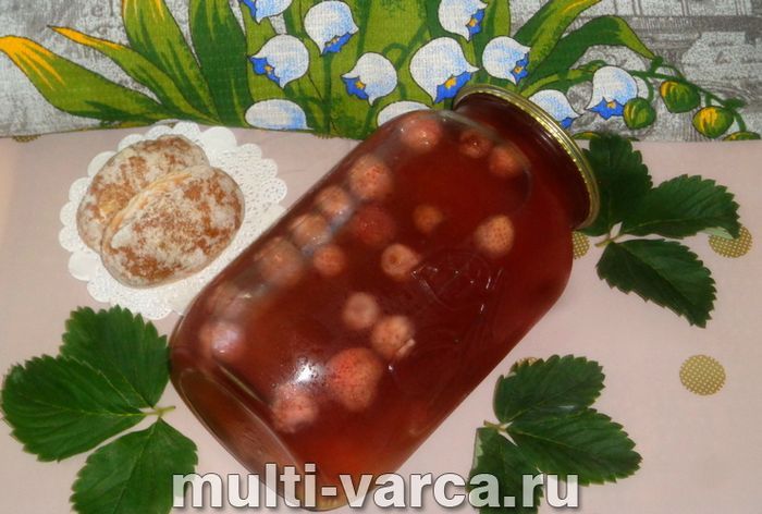 Компот із полуниці та ківі