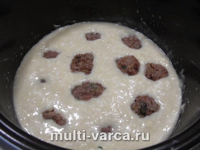 Котлети в сирному соусі