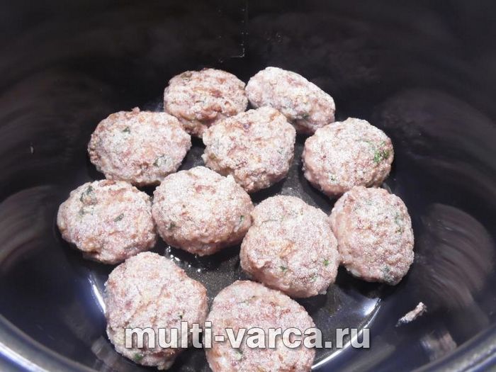 Котлети в сирному соусі