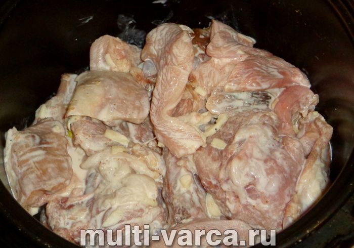 Кролик у сметанному соусі