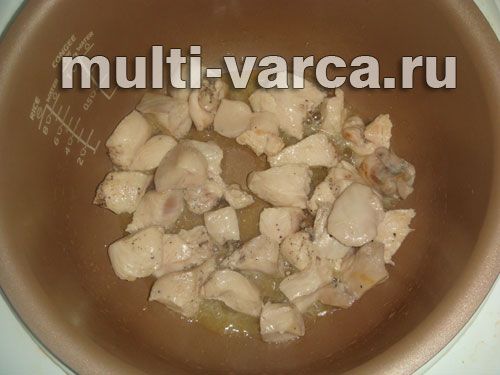 Куряча грудка під соусом із аґрусу