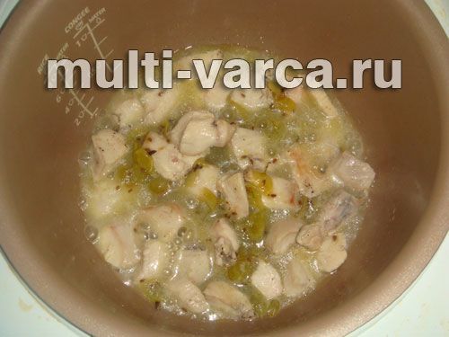 Куряча грудка під соусом із аґрусу