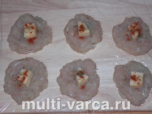 Курячі котлети з сиром і паприкою