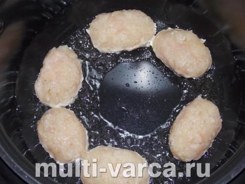 Курячі котлети з сиром і паприкою
