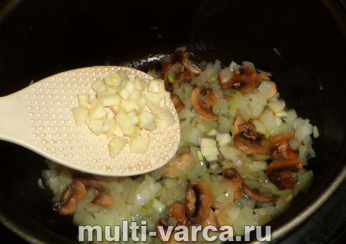 Курячі ніжки з грибами в мультиварці