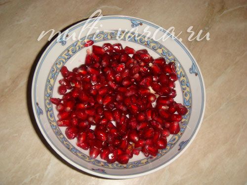 Курка в гранатовому соку з горіхами