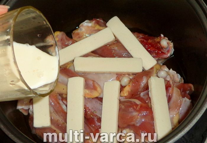 Курка в плавленому сирі в мультиварці