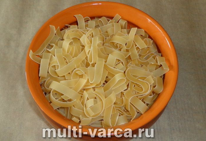 Локшина з тушонкою в мультиварці