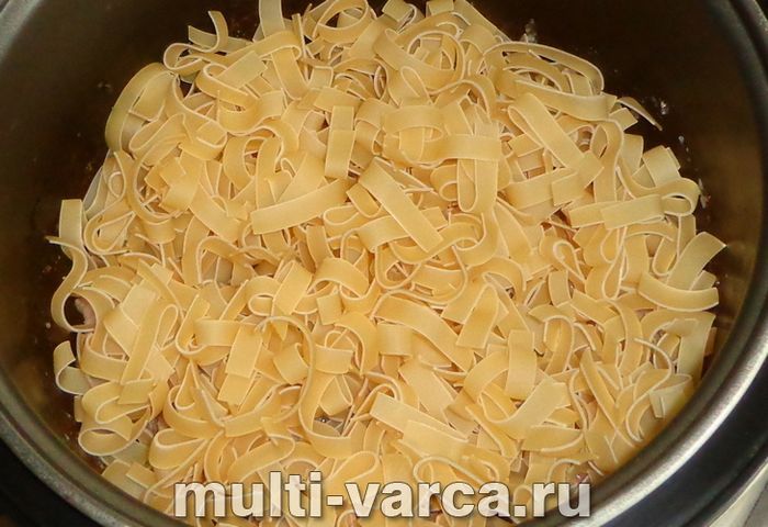 Локшина з тушонкою в мультиварці