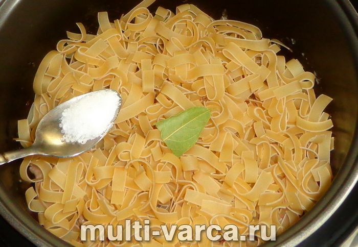 Локшина з тушонкою в мультиварці