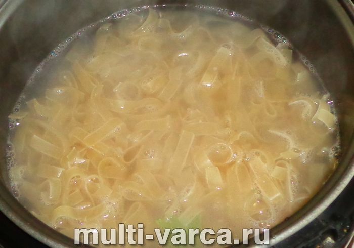 Локшина з тушонкою в мультиварці