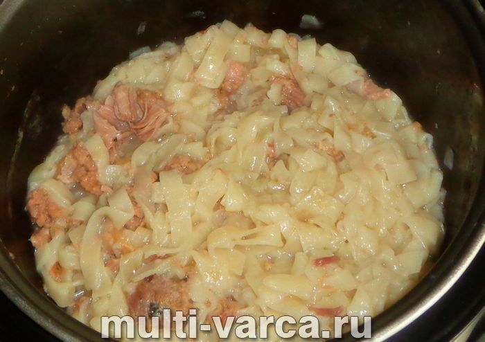 Локшина з тушонкою в мультиварці