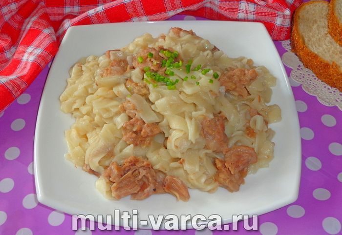 Локшина з тушонкою в мультиварці