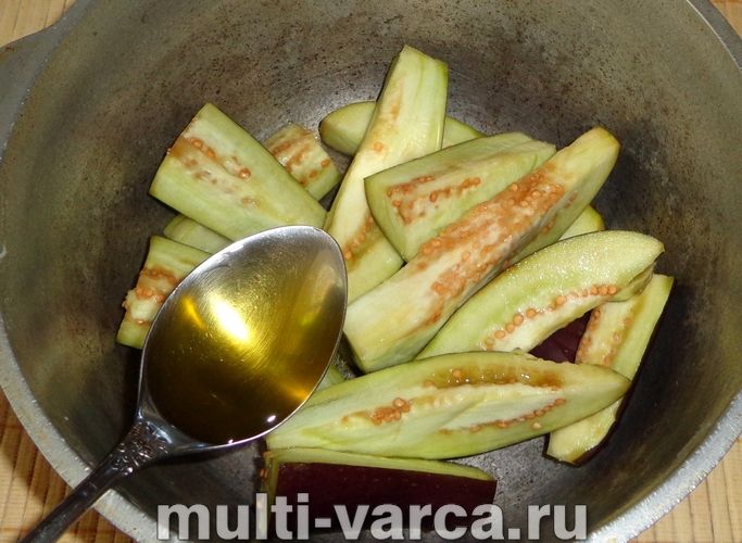 Мариновані баклажани з часником на зиму